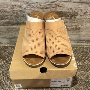 TOMS MAJORCA MULE SANDSTORM NUBUCK PERFORATED